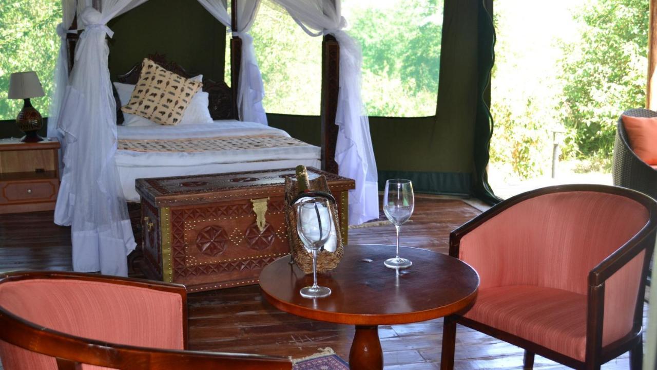 Osero Lodge Ololaimutiek Ngoại thất bức ảnh