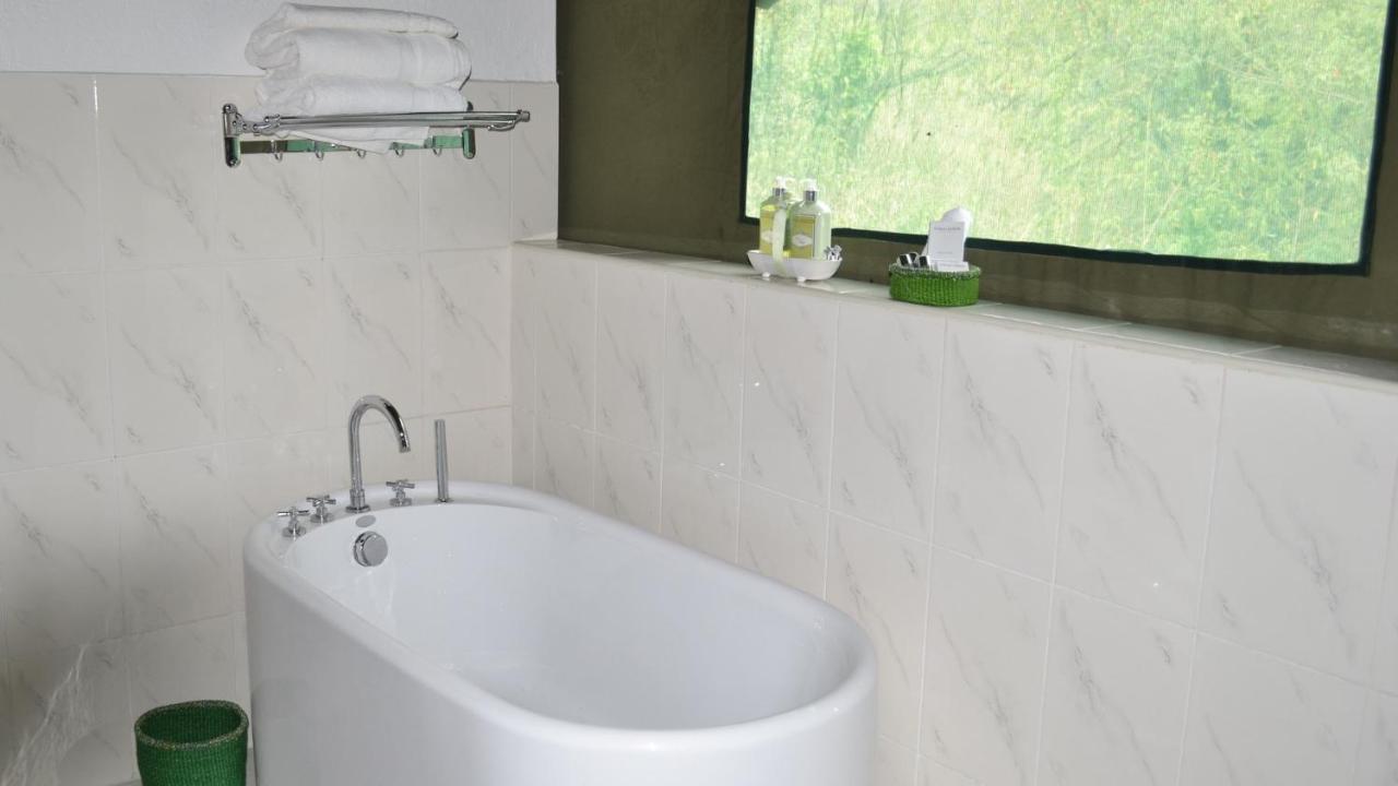 Osero Lodge Ololaimutiek Ngoại thất bức ảnh